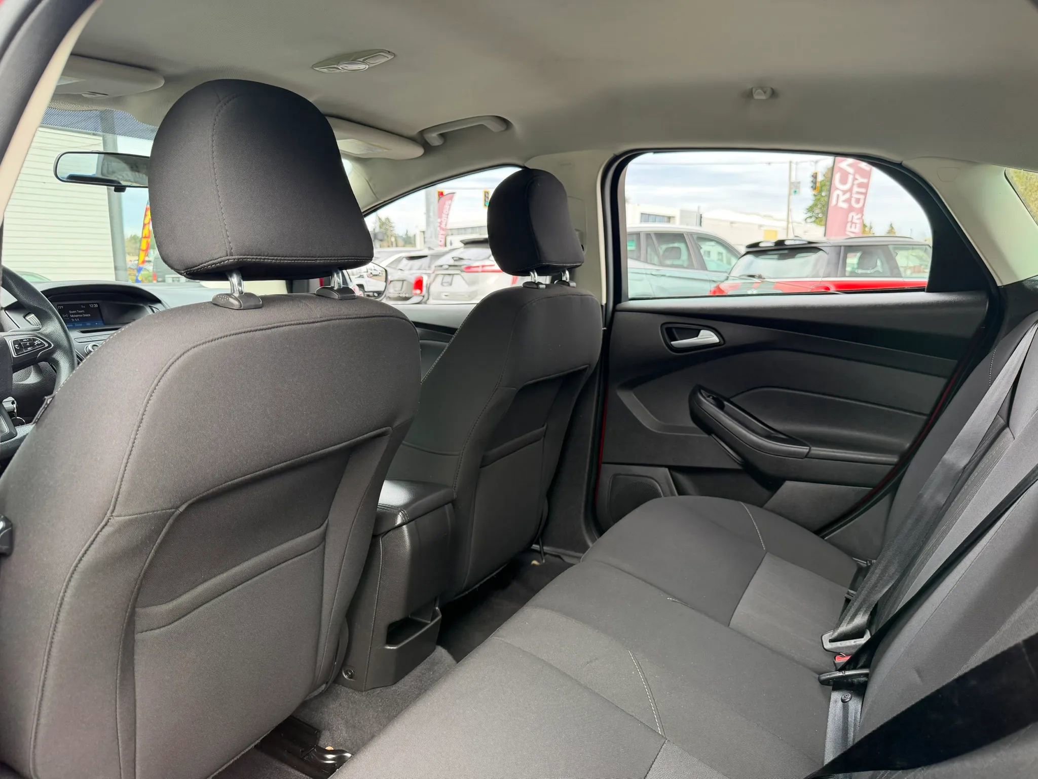 Used 2015 Ford Focus SE image 18