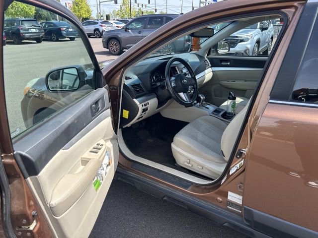Used 2011 Subaru Outback 2.5i Premium image 10