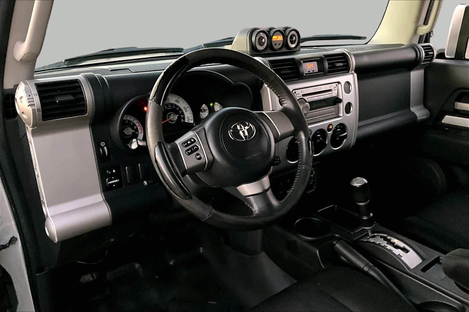 Used 2008 Toyota FJ Cruiser 2WD w/ Upgrade Pkg 1 image 17