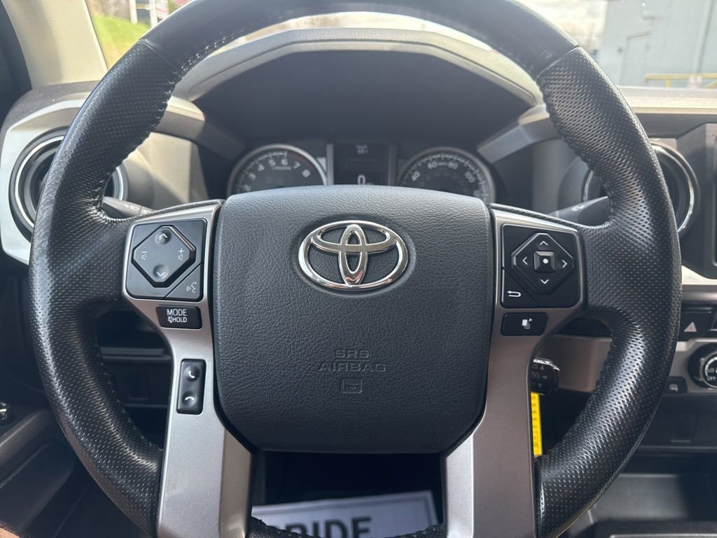 Used 2016 Toyota Tacoma SR5 w/ SR5 Appearance Package (SN) image 22