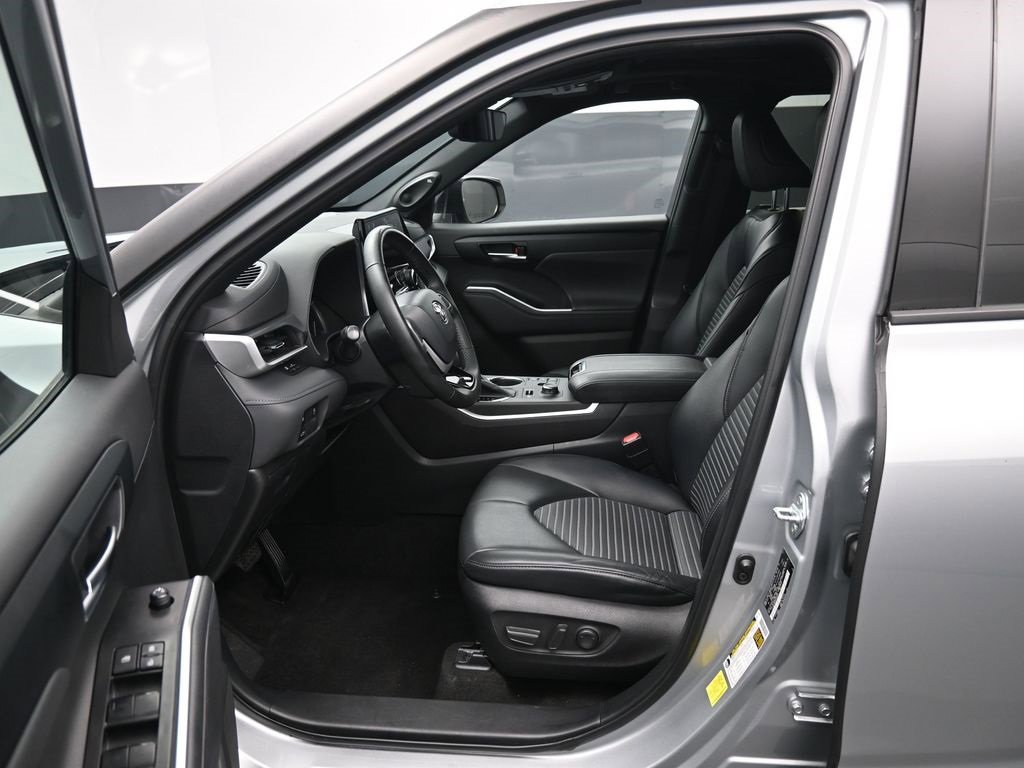 Certified 2023 Toyota Highlander XSE image 9