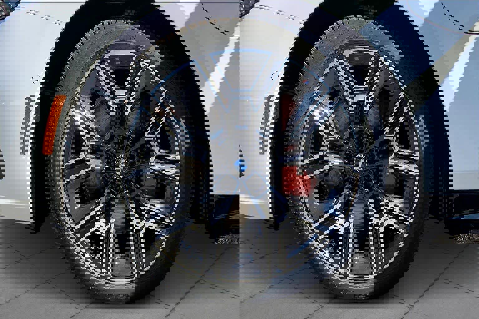 Used 2026 BMW 550e xDrive w/ Executive Package image 11