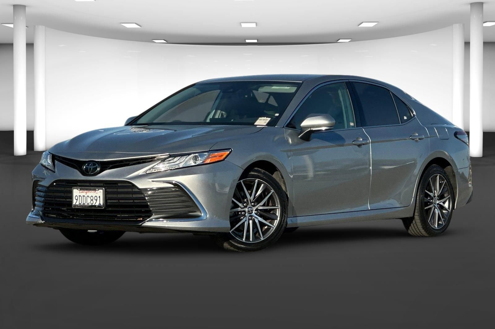 Used 2023 Toyota Camry XLE image 2