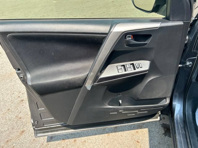 Used 2018 Toyota RAV4 LE w/ All Weather Liner Package AWD/4WD image 19