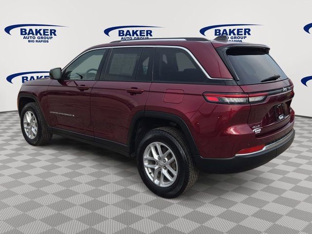 Used 2024 Jeep Grand Cherokee Laredo X AWD/4WD image 4