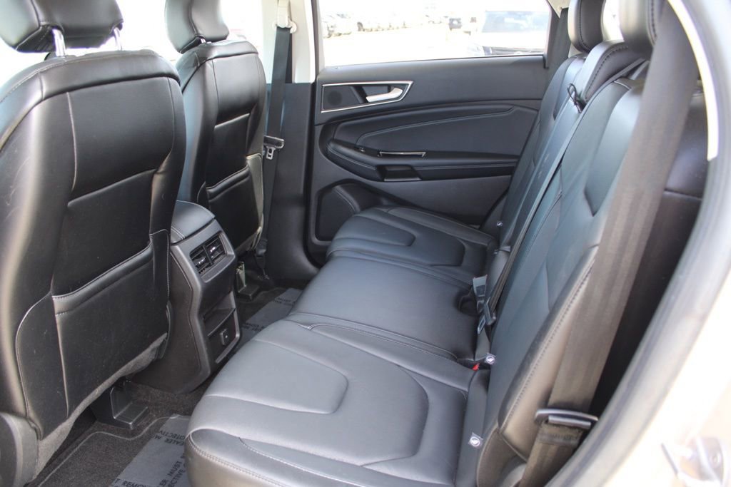 Used 2018 Ford Edge Titanium image 26