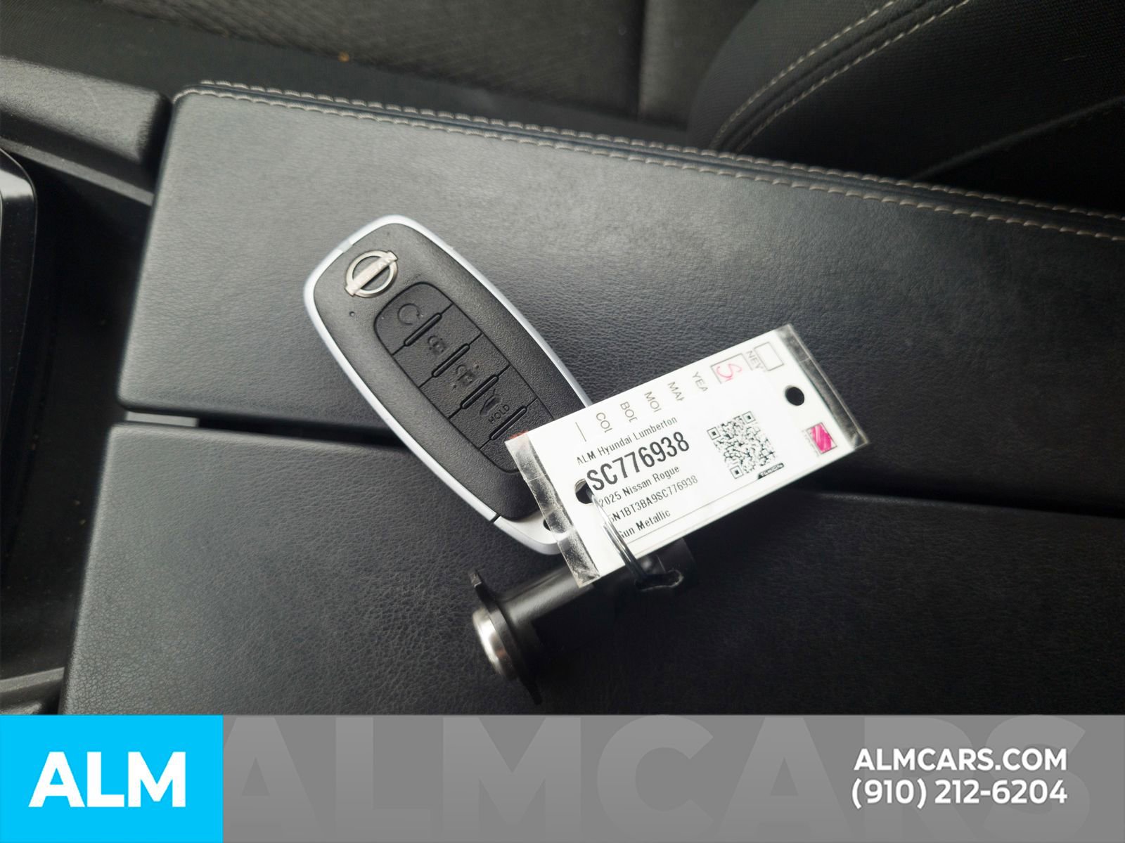 Used 2025 Nissan Rogue SV image 16