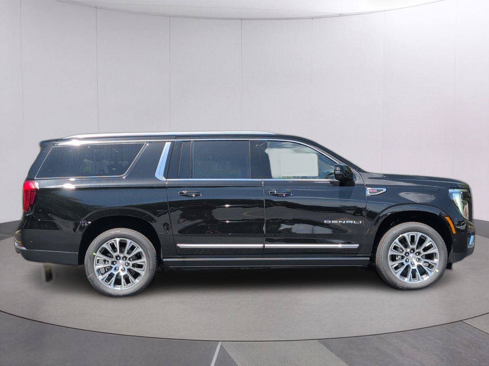 New 2026 GMC Yukon XL Denali w/ Denali Reserve Package AWD/4WD image 7