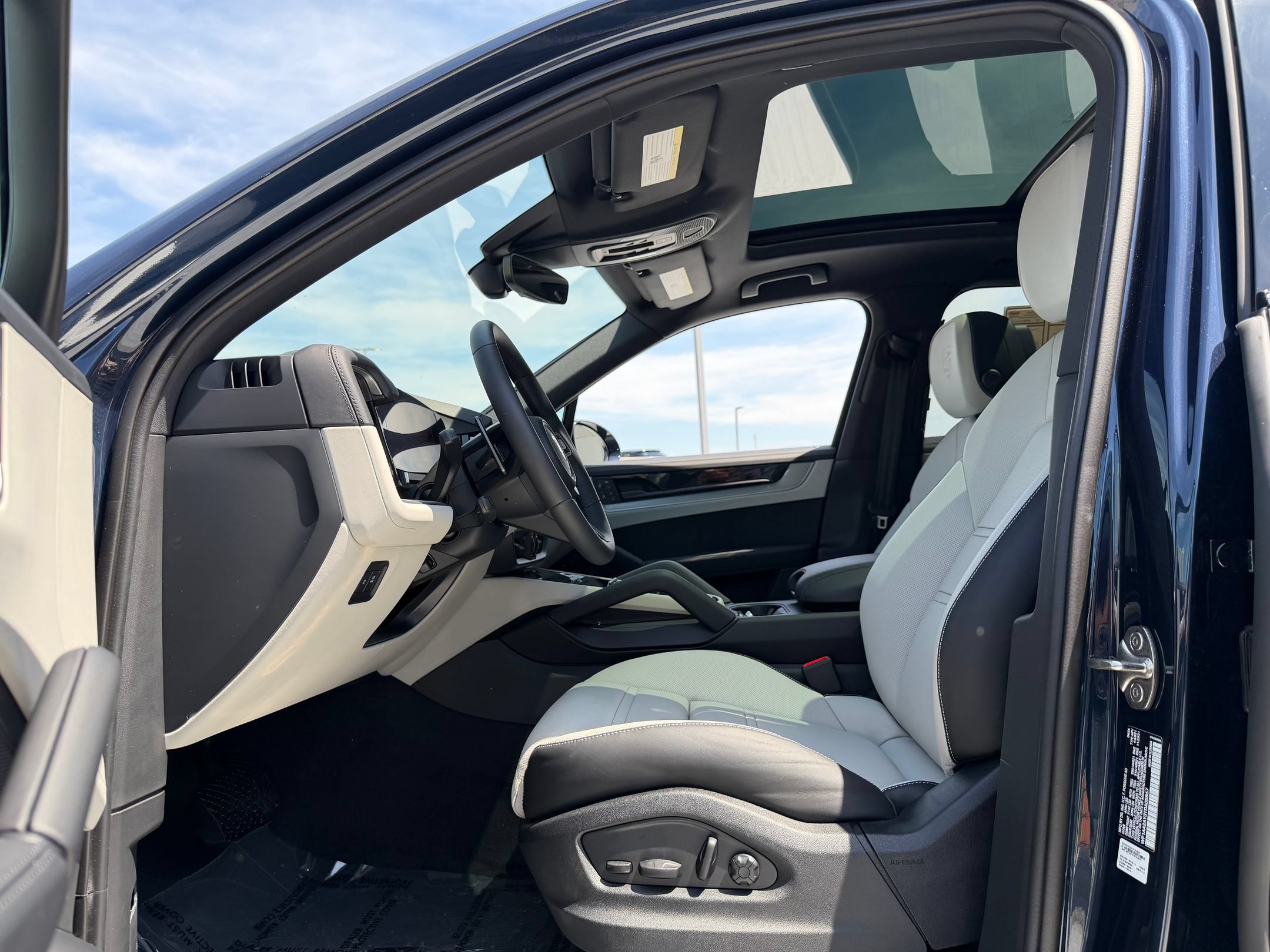 Certified 2026 Porsche Cayenne AWD/4WD image 22