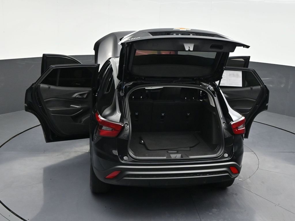 Used 2025 Chevrolet Trax LS image 35