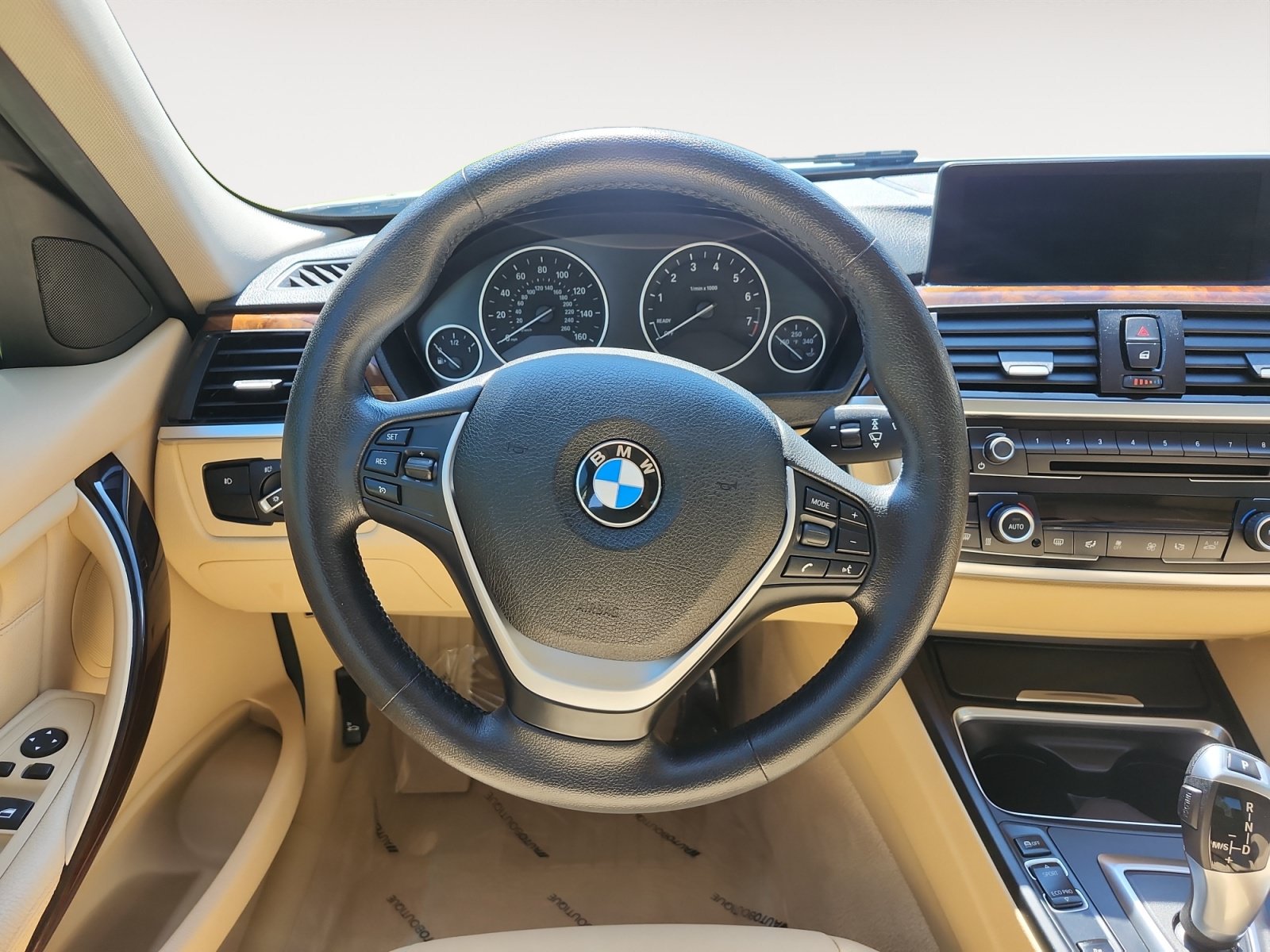 Used 2015 BMW 328i xDrive Sedan AWD/4WD image 4