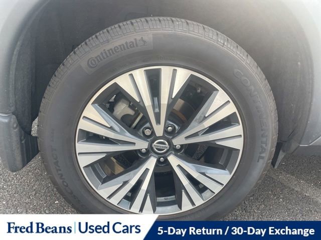 Certified 2021 Nissan Rogue SV w/ Premium Package image 18