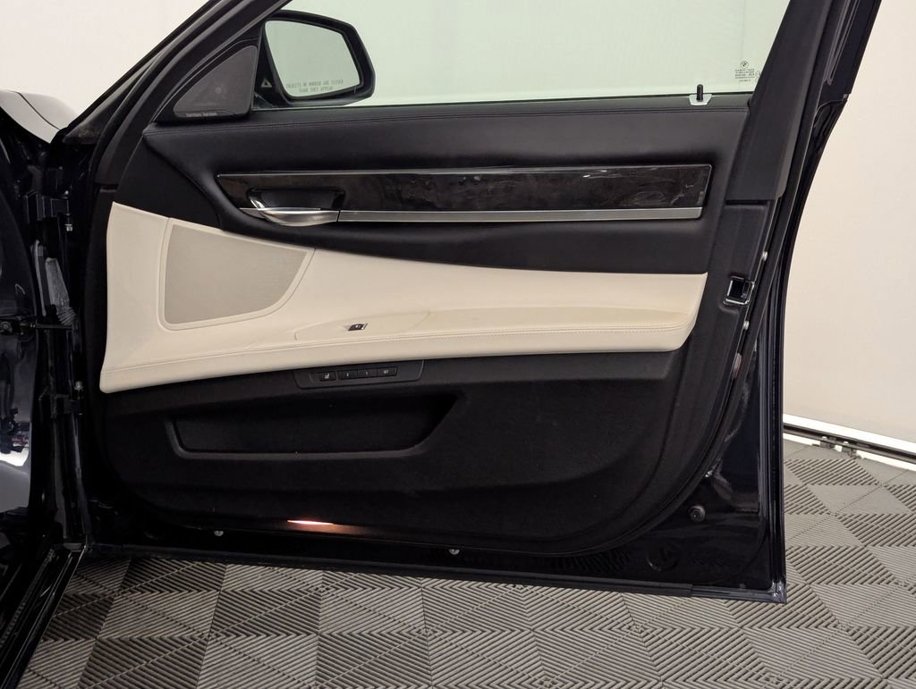 Used 2015 BMW 750Li RWD image 56