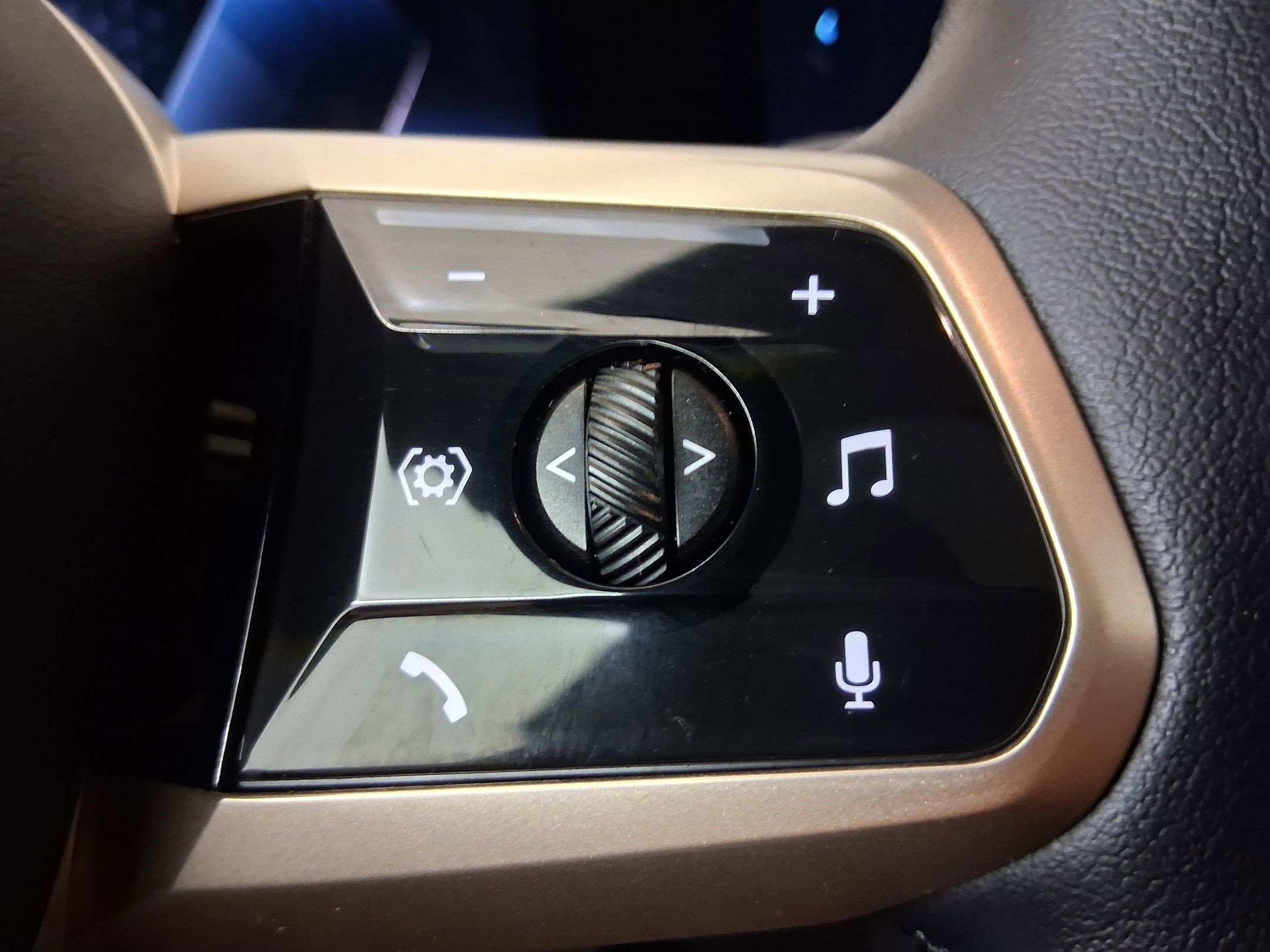 Certified 2023 BMW iX xDrive50 w/ Premium Package image 22