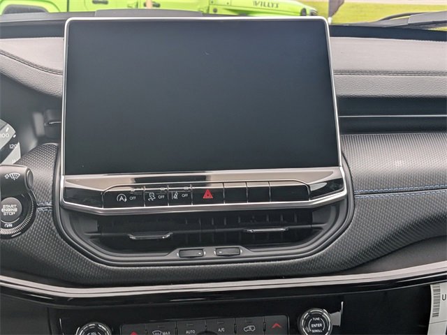 New 2025 Jeep Compass Latitude w/ Sun & Sound Group image 19