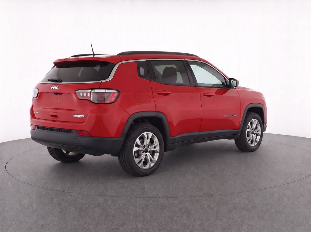 Used 2025 Jeep Compass Latitude w/ Sun & Sound Group AWD/4WD image 9