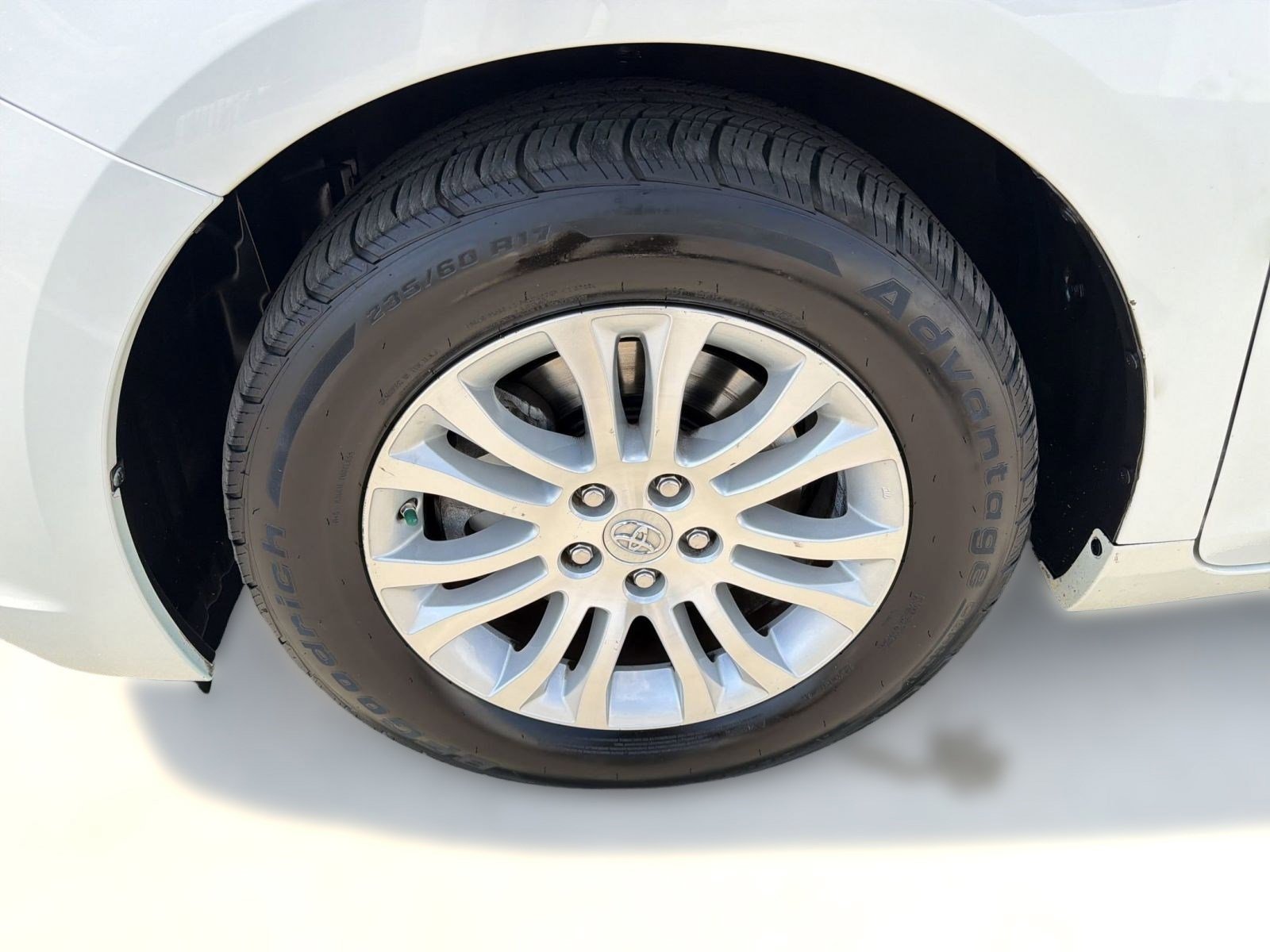Used 2015 Toyota Sienna XLE image 12