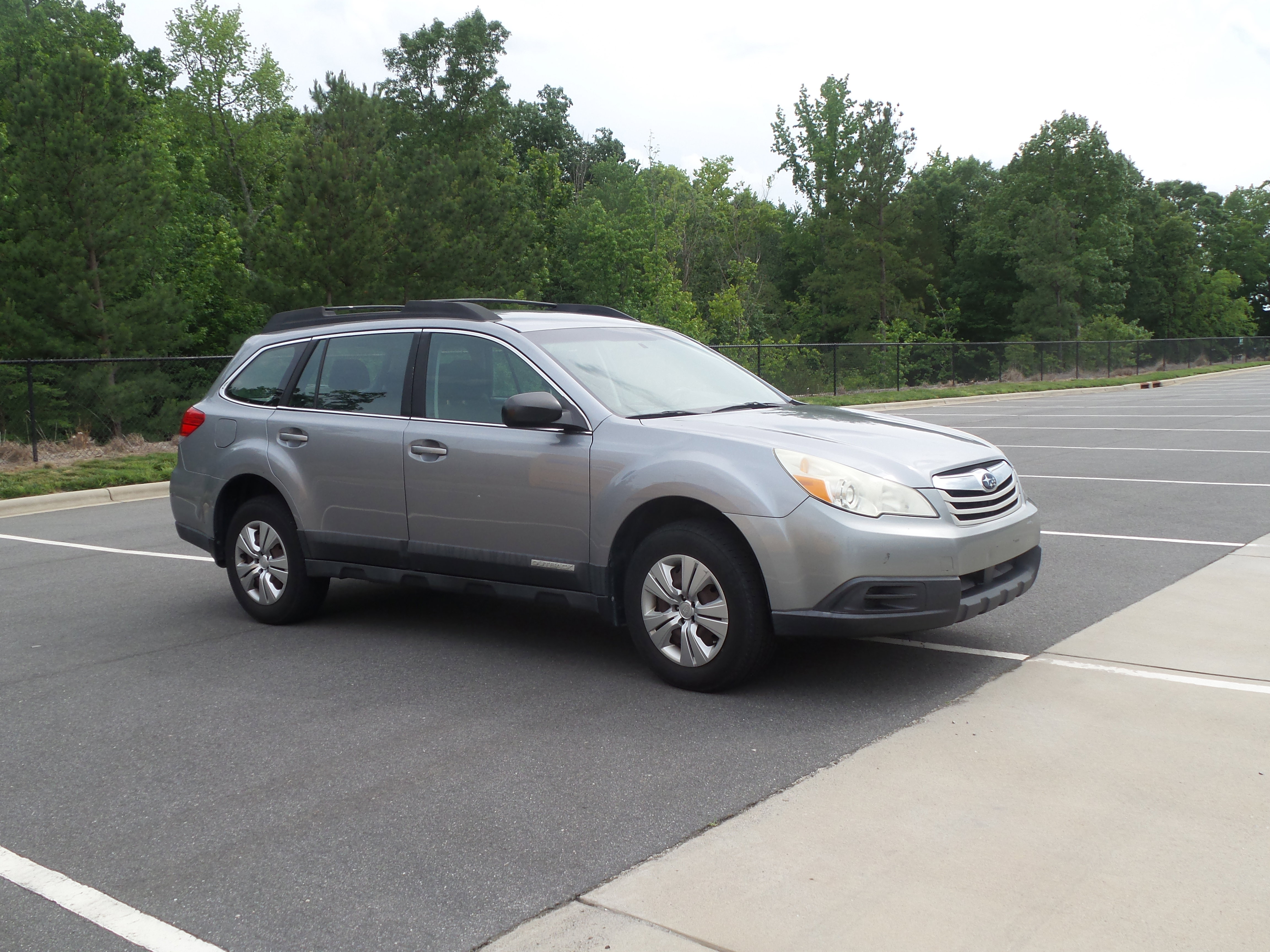 Used 2010 Subaru Outback 2.5i image 9