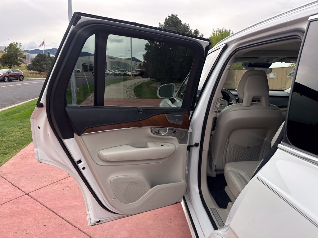 Used 2017 Volvo XC90 T8 Inscription w/ Luxury Package AWD/4WD image 18