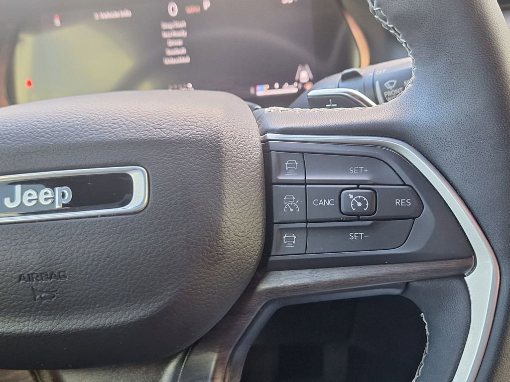 Used 2024 Jeep Grand Cherokee Limited w/ Black Appearance Package image 19