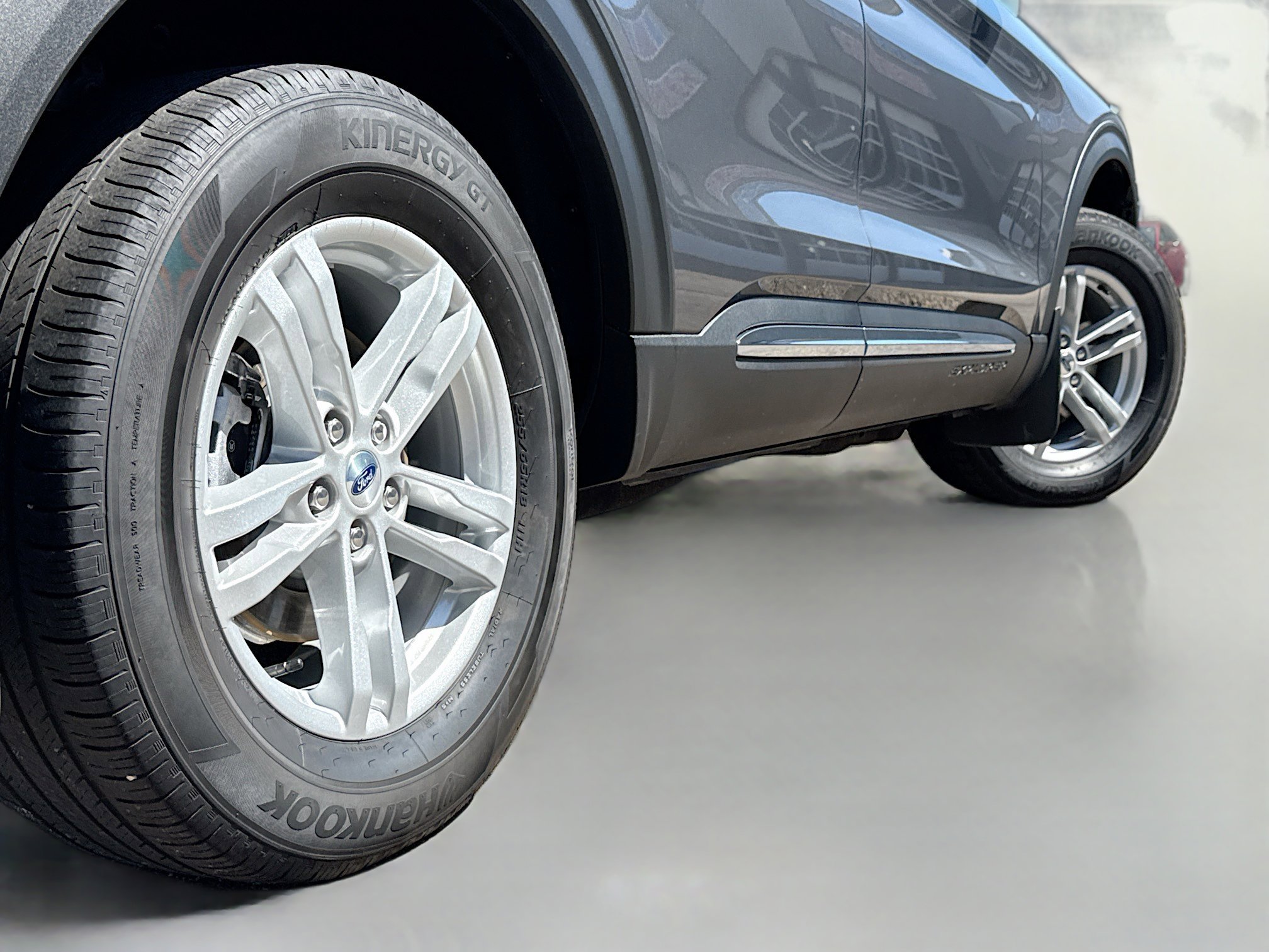 Certified 2024 Ford Explorer XLT w/ Class IV Trailer Tow Package image 18