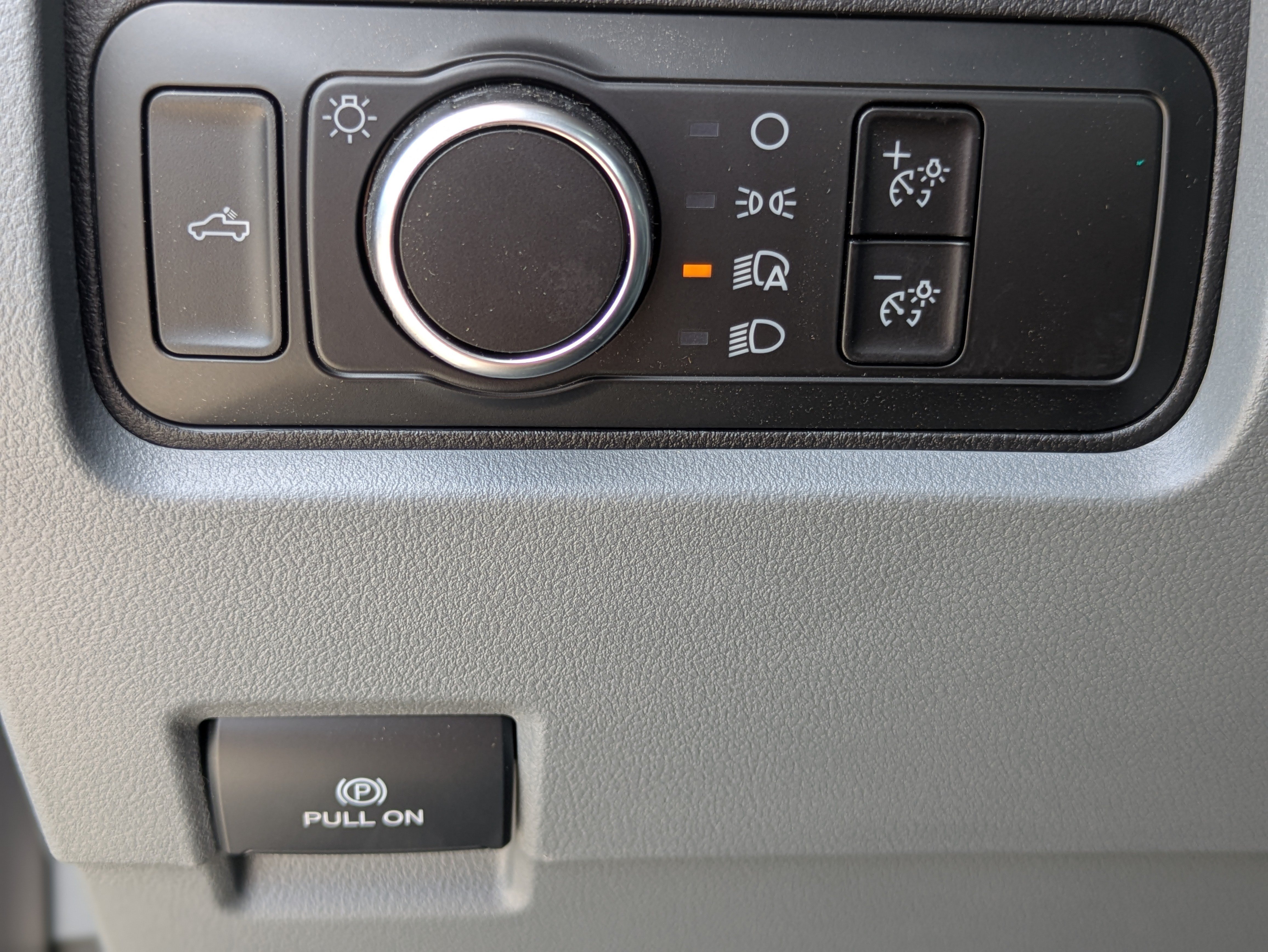 Used 2025 Ford F250 XL w/ 360-Degree Camera Package RWD image 27