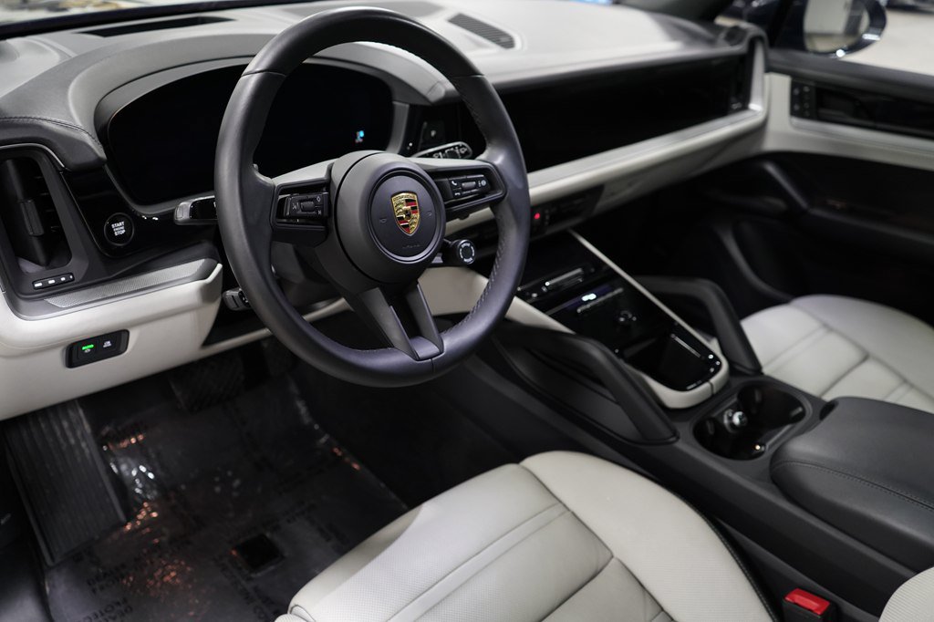 Used 2024 Porsche Cayenne AWD/4WD image 46