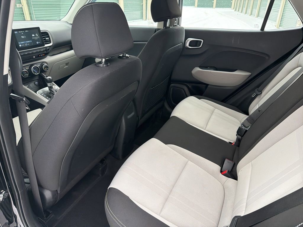 Used 2021 Hyundai Venue SEL image 13