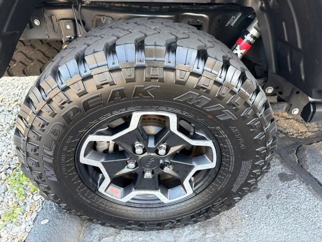 Used 2022 Jeep Gladiator Rubicon w/ LED Lighting Group AWD/4WD image 11