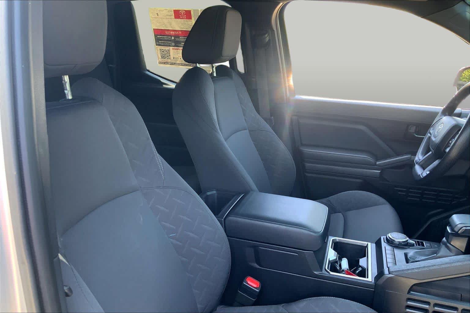 Used 2025 Toyota Tacoma SR5 AWD/4WD image 9