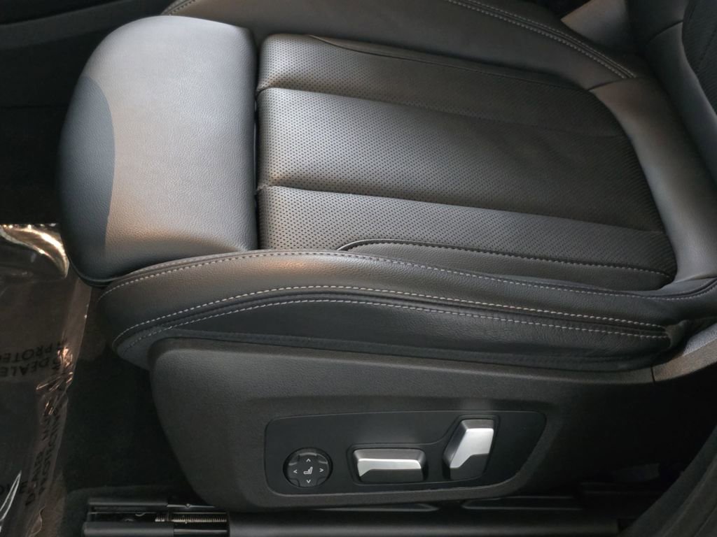 Certified 2023 BMW X4 xDrive30i w/ Premium Package image 28