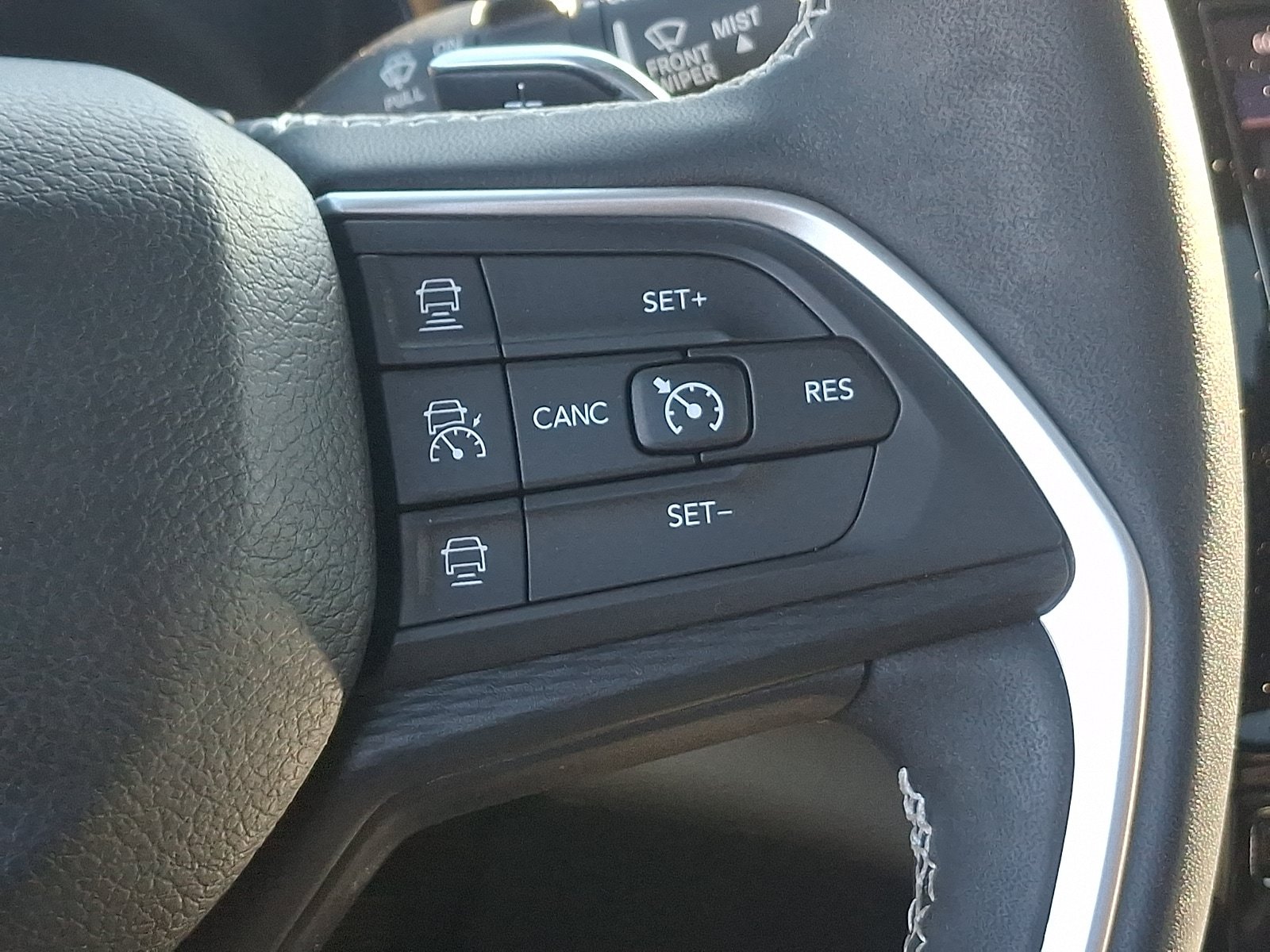 Certified 2023 Jeep Grand Cherokee L Altitude AWD/4WD image 23