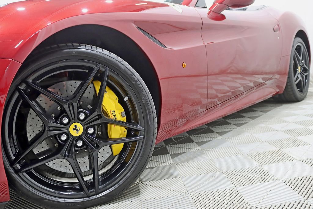 Used 2015 Ferrari California T RWD image 6