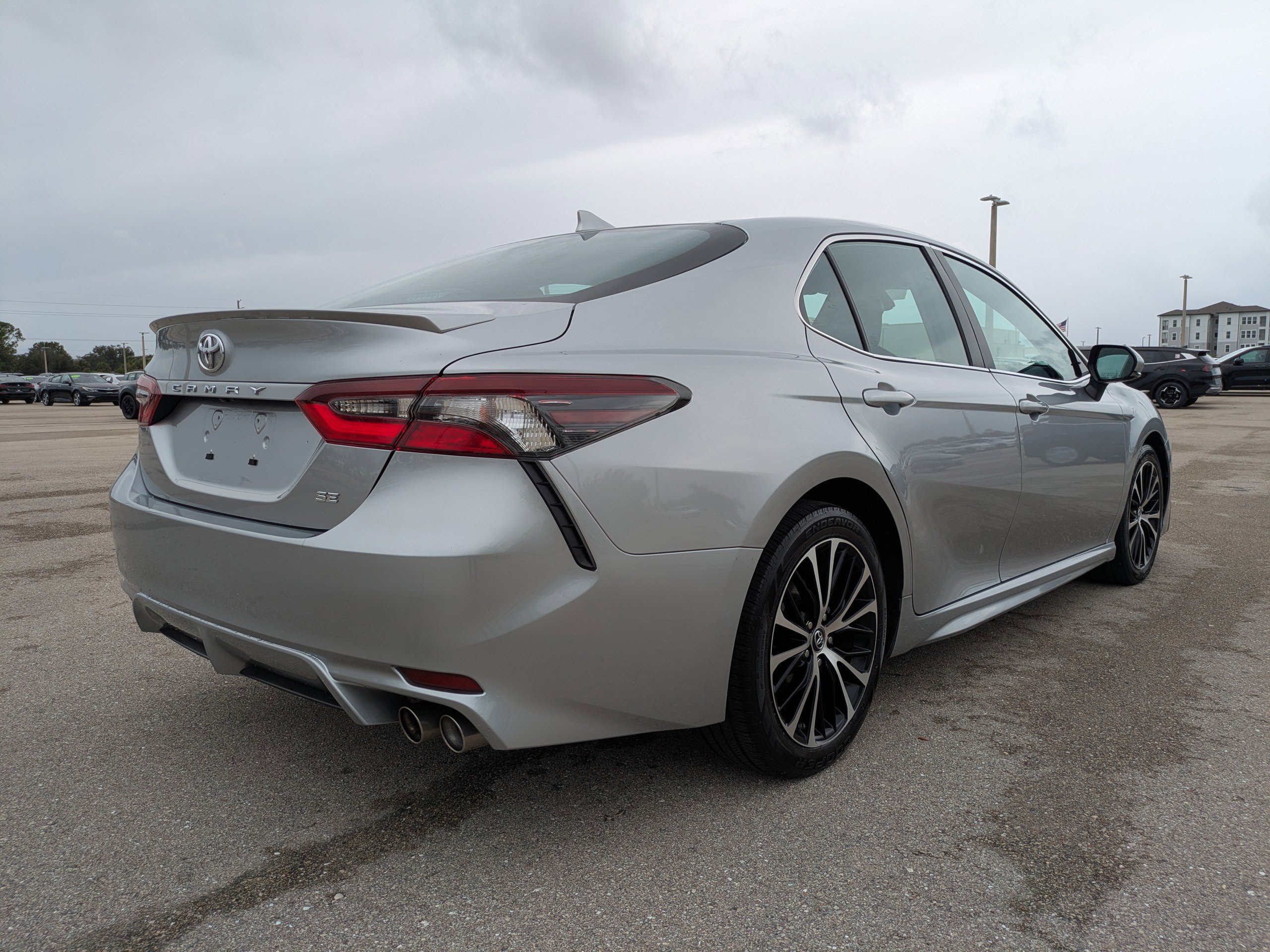 Used 2023 Toyota Camry SE image 5