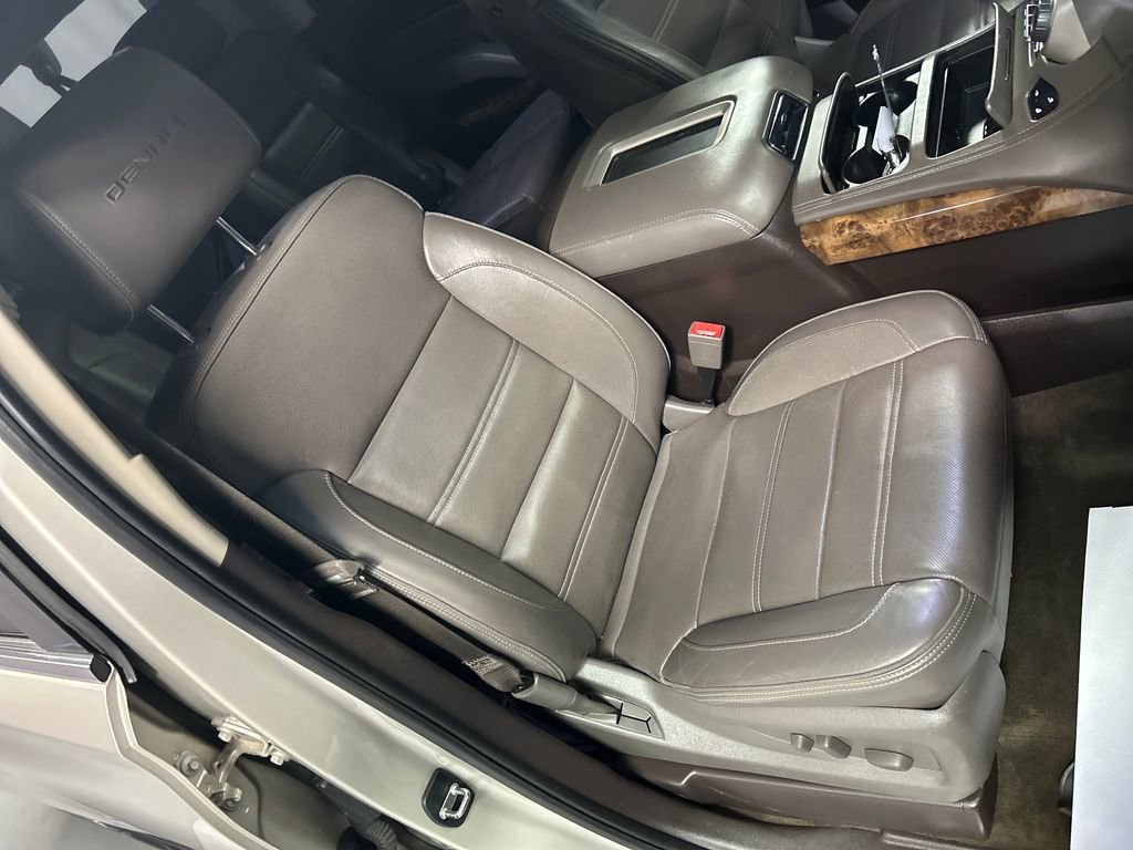 Used 2015 GMC Yukon XL Denali w/ Touring Package AWD/4WD image 27