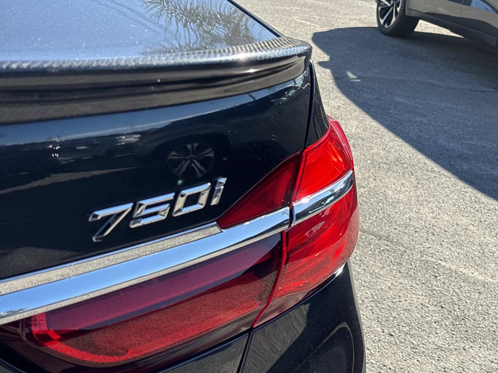 Used 2018 BMW 750i image 6