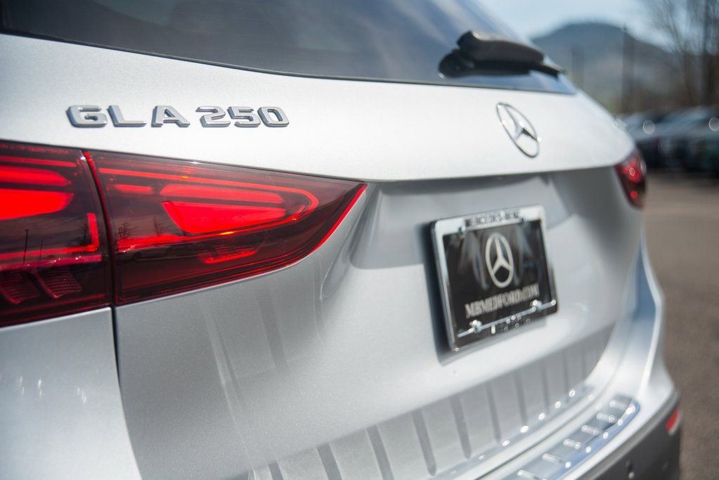 Certified 2025 Mercedes-Benz GLA 250 4MATIC image 17