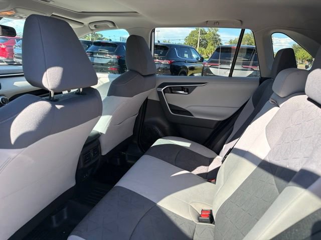 Used 2020 Toyota RAV4 XLE w/ Convenience Package FWD image 18