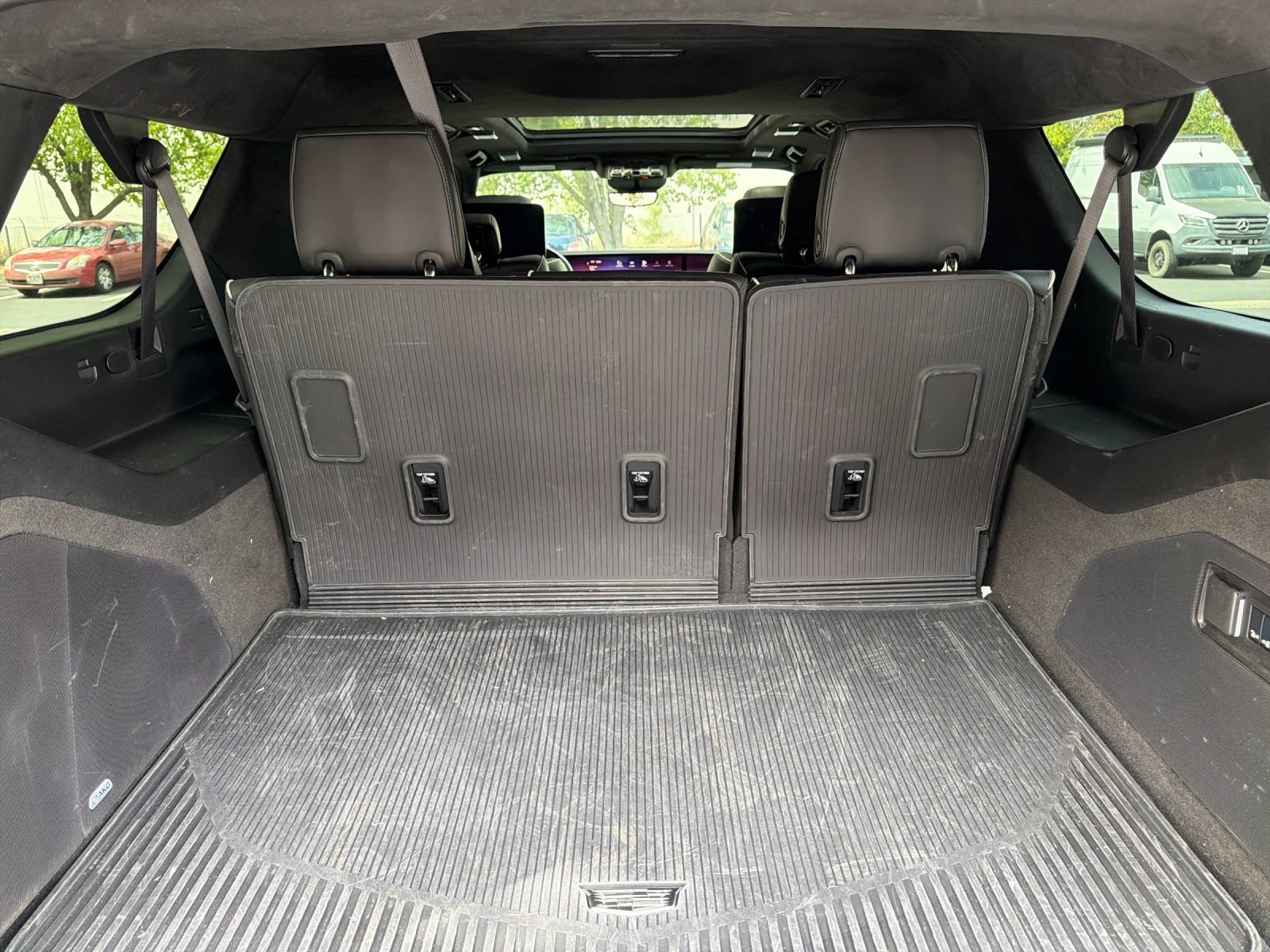 Used 2025 Cadillac Escalade ESV Sport Platinum w/ LPO, Floor Liner Package AWD/4WD image 15