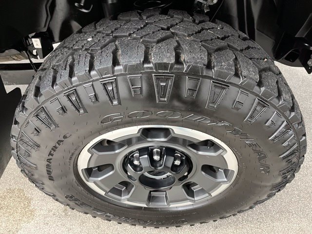 Used 2024 Ford F350 Platinum w/ Tremor Off-Road Package AWD/4WD image 18