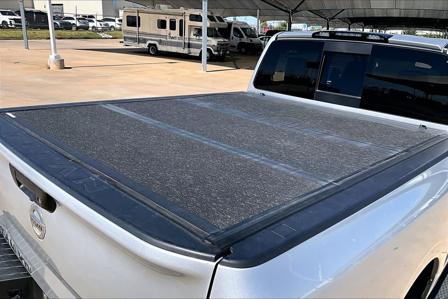 Used 2017 Nissan Titan SL AWD/4WD image 10
