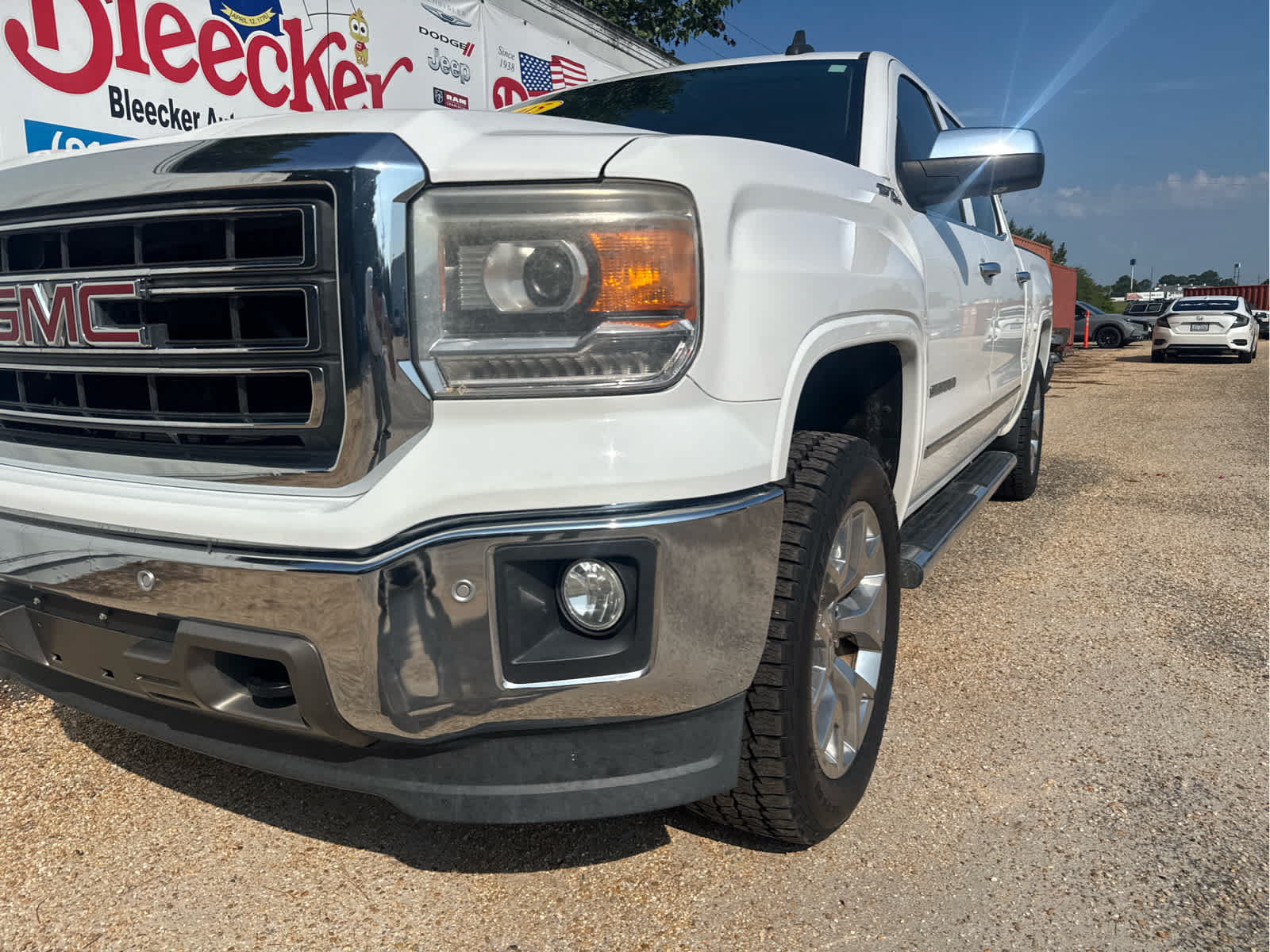 Used 2015 GMC Sierra 1500 SLT w/ SLT Crew Cab Value Package AWD/4WD image 10