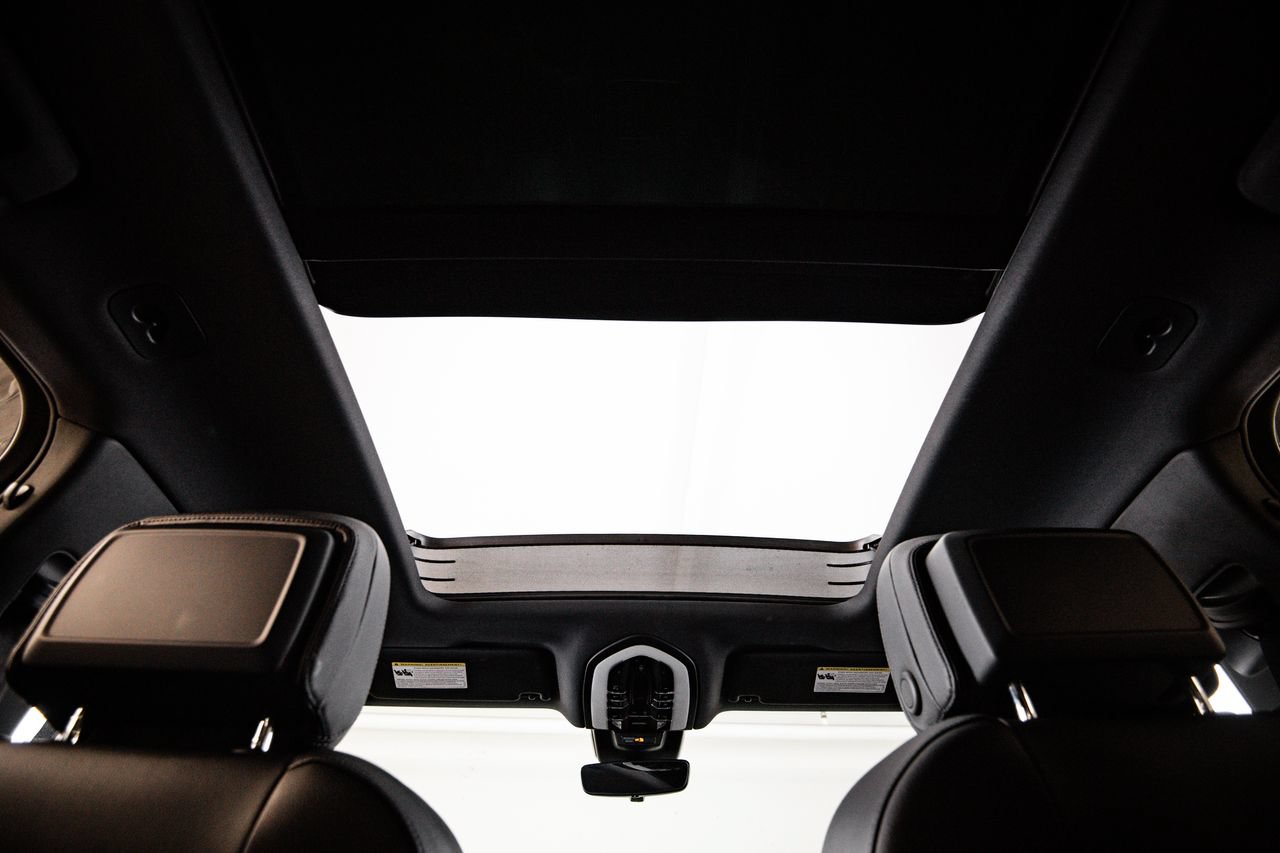 Certified 2021 Porsche Macan AWD/4WD image 30