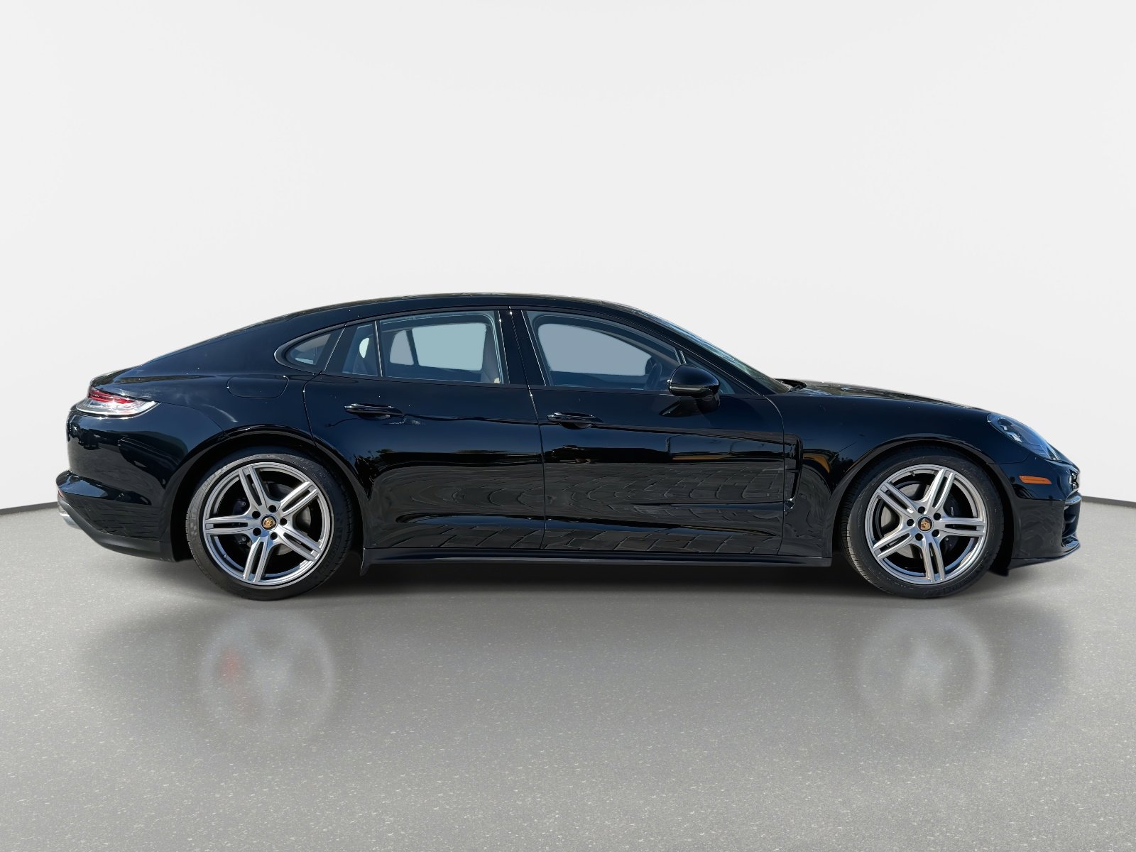 Used 2022 Porsche Panamera 4 image 2