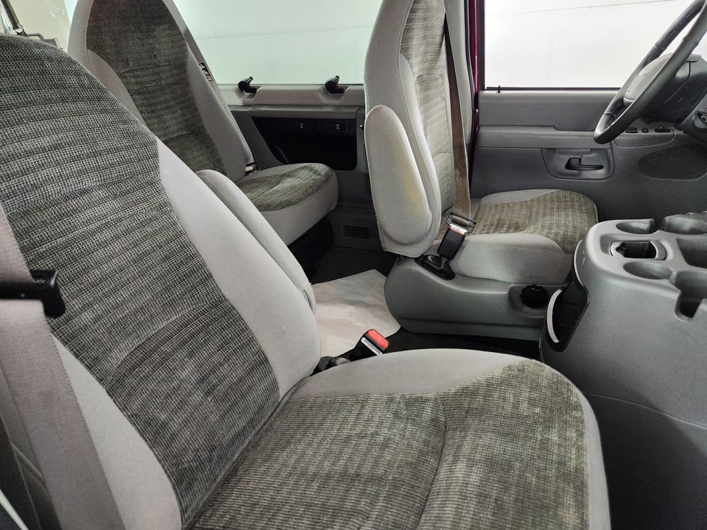 Used 2003 Ford E-150 and Econoline 150 Wagon RWD image 25