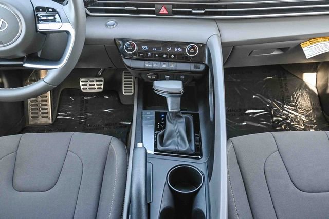 Certified 2025 Hyundai Elantra Sport image 18