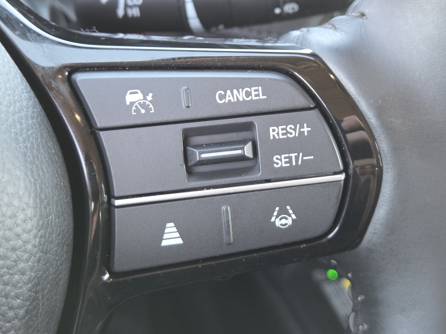 Used 2024 Honda HR-V EX-L image 31