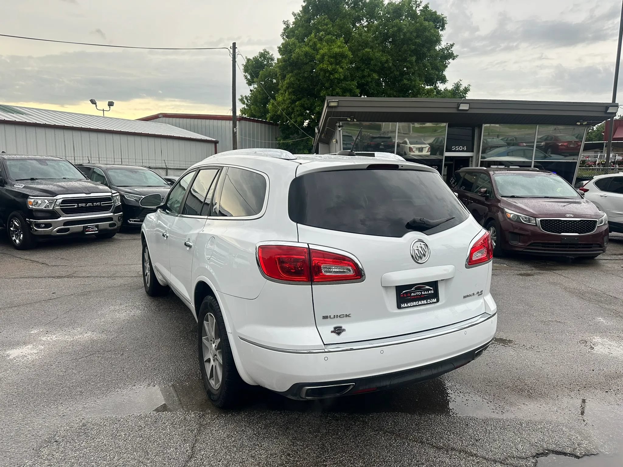 Used 2017 Buick Enclave Leather AWD/4WD image 3