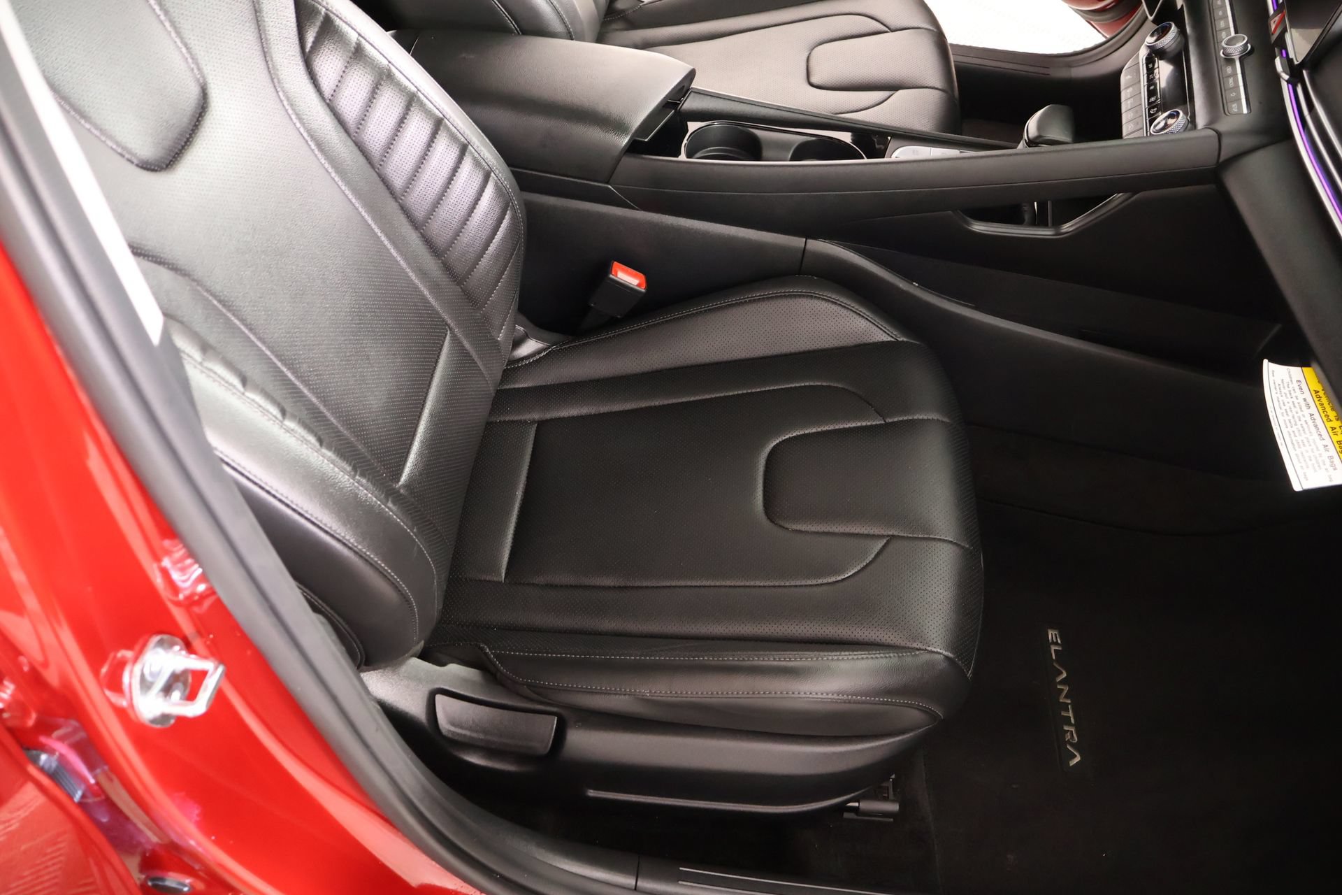 Certified 2025 Hyundai Elantra Limited FWD image 14