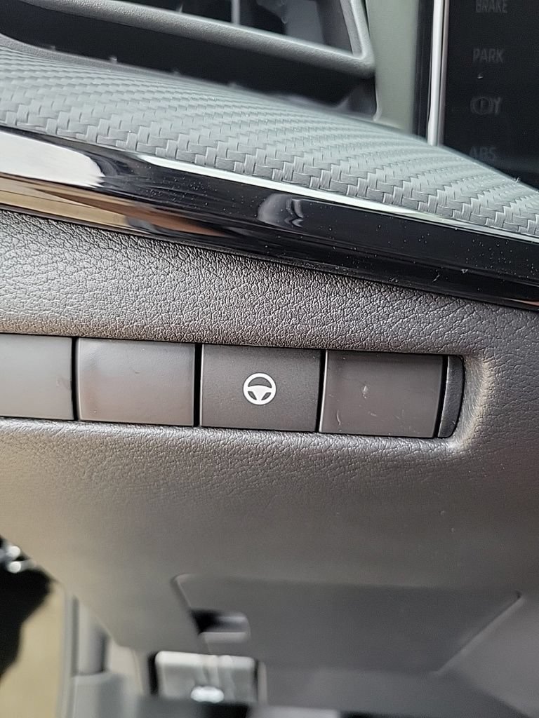 New 2026 Nissan Kicks SR w/ Cold Weather Package AWD/4WD image 24